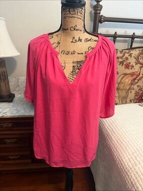 Women's Fuchsia V-Notch Short Sleeve Blouse